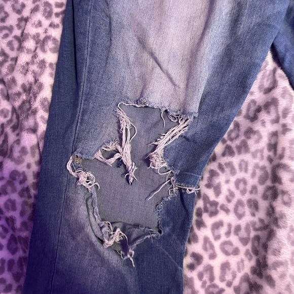 RIPPED JEANS - Picture 2 of 5